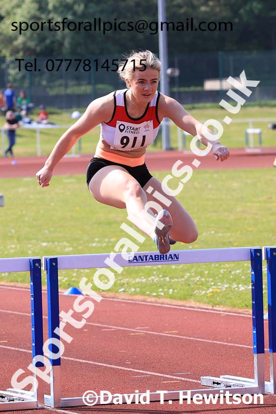 Womens Seniors 400 metres hurdles, 2024 North Eastern Track and Field Champs., Middlesbrough.  Photo: David T. Hewitson/Sports for All Pics